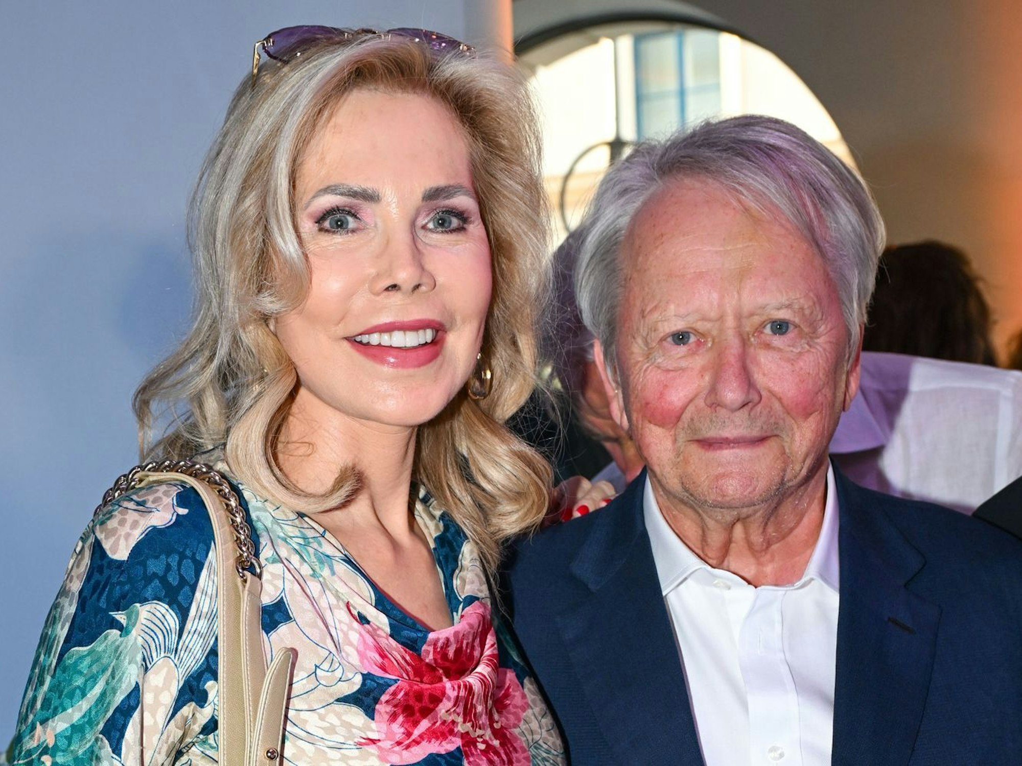 Seit 2025 ist sie mit Wolfgang Porsche (Bild) verheiratet, 1986 trat Gabriele Prinzessin zu Leiningen unter dem Pseudonym Gina Boys mit der Band That's Life beim ESC-Vorentscheid an. (Bild: Hannes Magerstaedt/Getty Images)