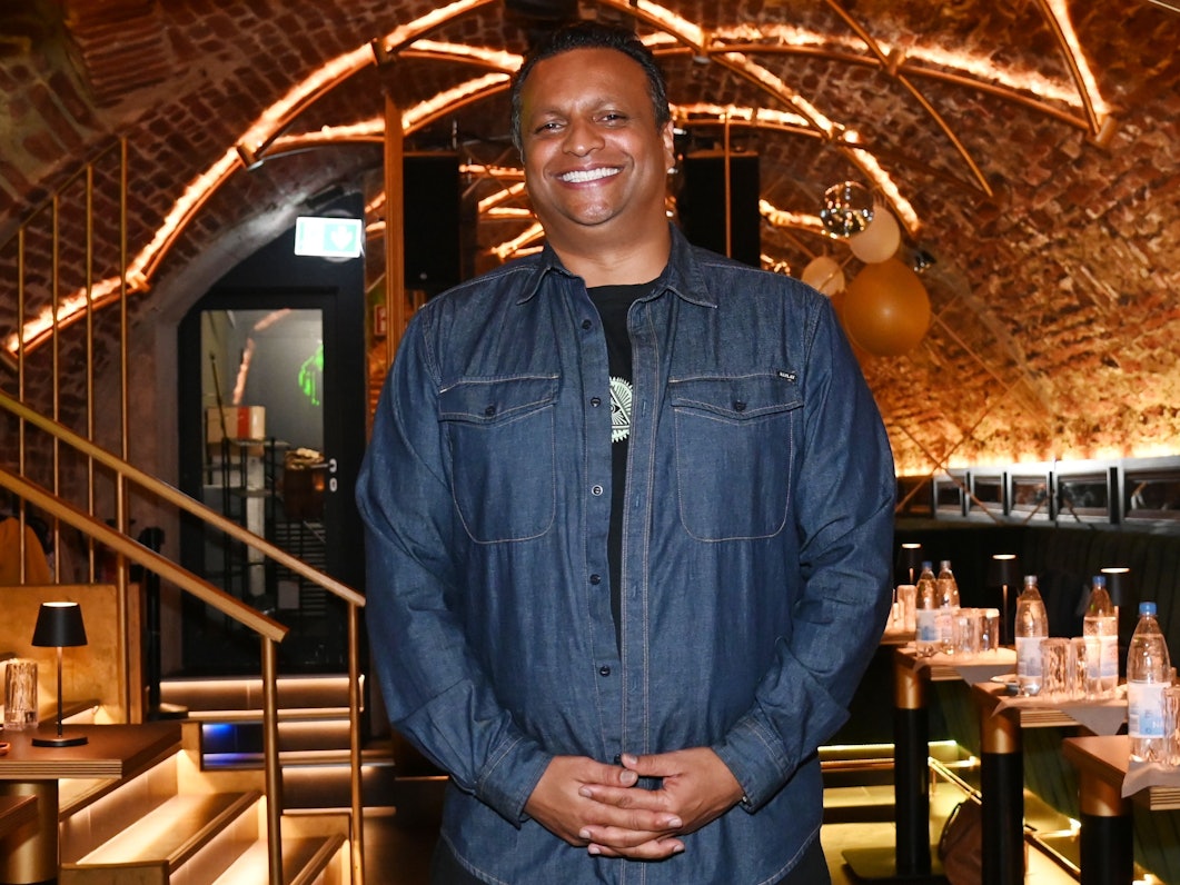 Tom Thomas: hier im Gewölbekeller des Bistros Café de Paris an der Ehrenstraße.