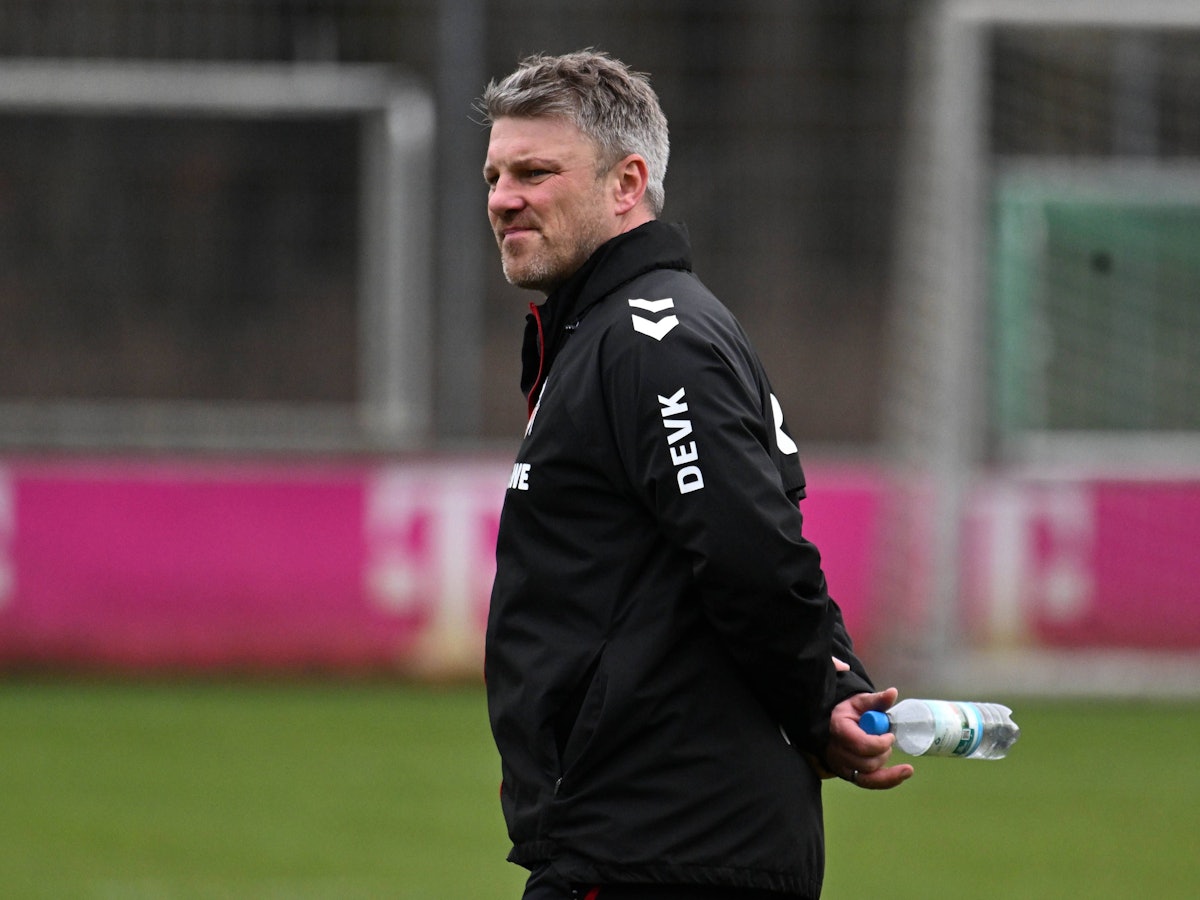 Trainer Lukas Kwasniok auf dem Trainingsplatz.