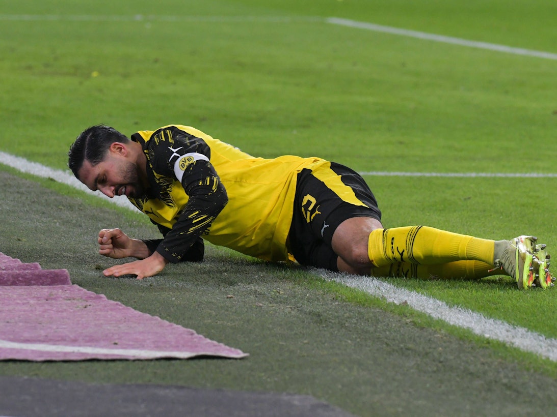 Emre Can liegt verletzt auf dem Boden.