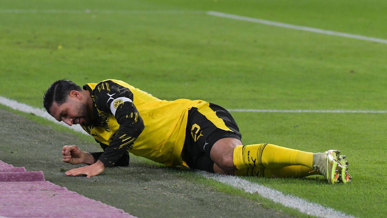 Emre Can liegt verletzt auf dem Boden.