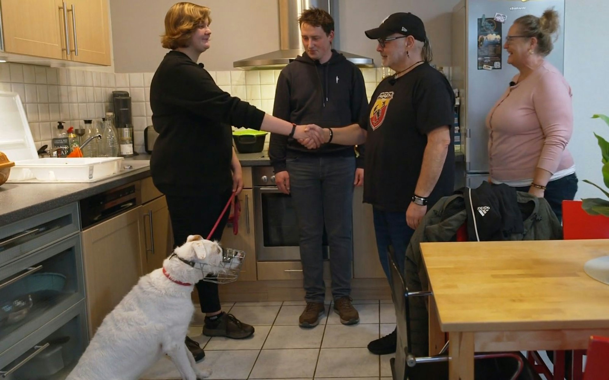 Fünf Jahre lang kümmerte sich Laura (links) um den „Unvermittelbaren“. (Bild: RTL)