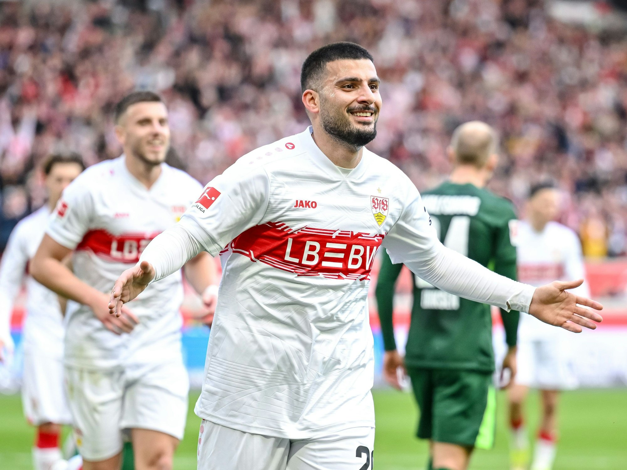 Deniz Undav jubelt über seinen Treffer.