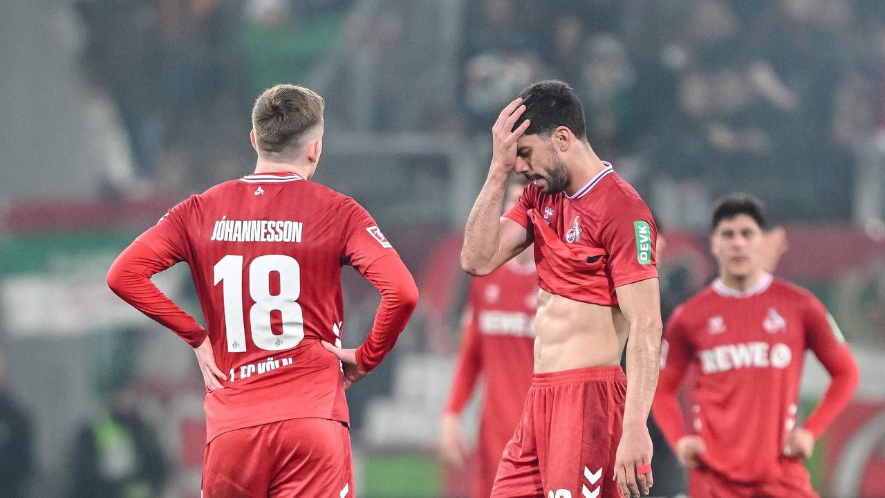 Die Spieler des 1. FC Köln hadern mit der Niederlage in Augsburg.
