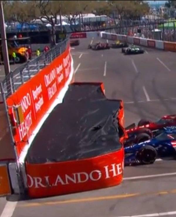 Mick Schumacher ist in einem Rennen in einen Unfall verwickelt.