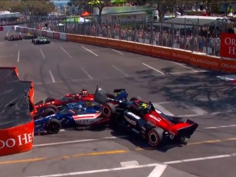 Mick Schumacher ist in einem Rennen in einen Unfall verwickelt.