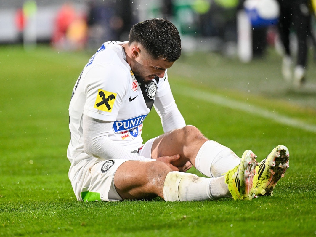 Der verletzte Jusuf Gazibegovic am Boden.