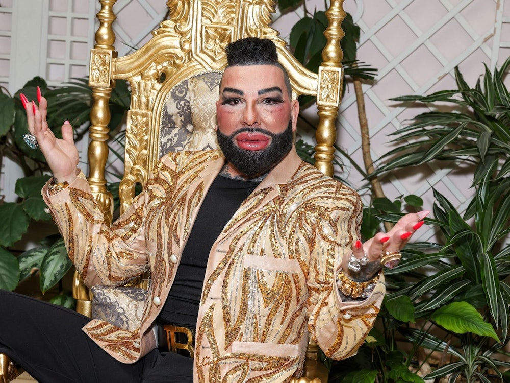 Harald Glööckler war im Podcast „Mit den Waffeln einer Frau“ von Barbara Schöneberger zu Gast und hat dort über seine luxuriösen Wohnungen gesprochen. (Bild: 2024 Getty Images/Gerald Matzka)