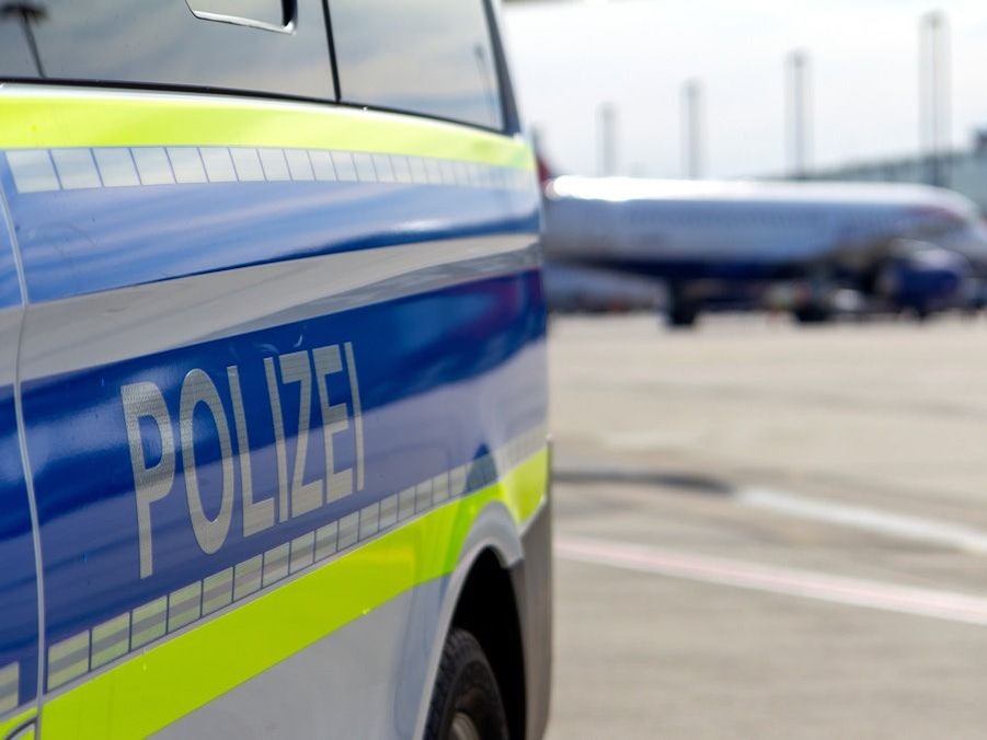 Streifenwagen der Bundespolizei am Flughafen Köln/Bonn.