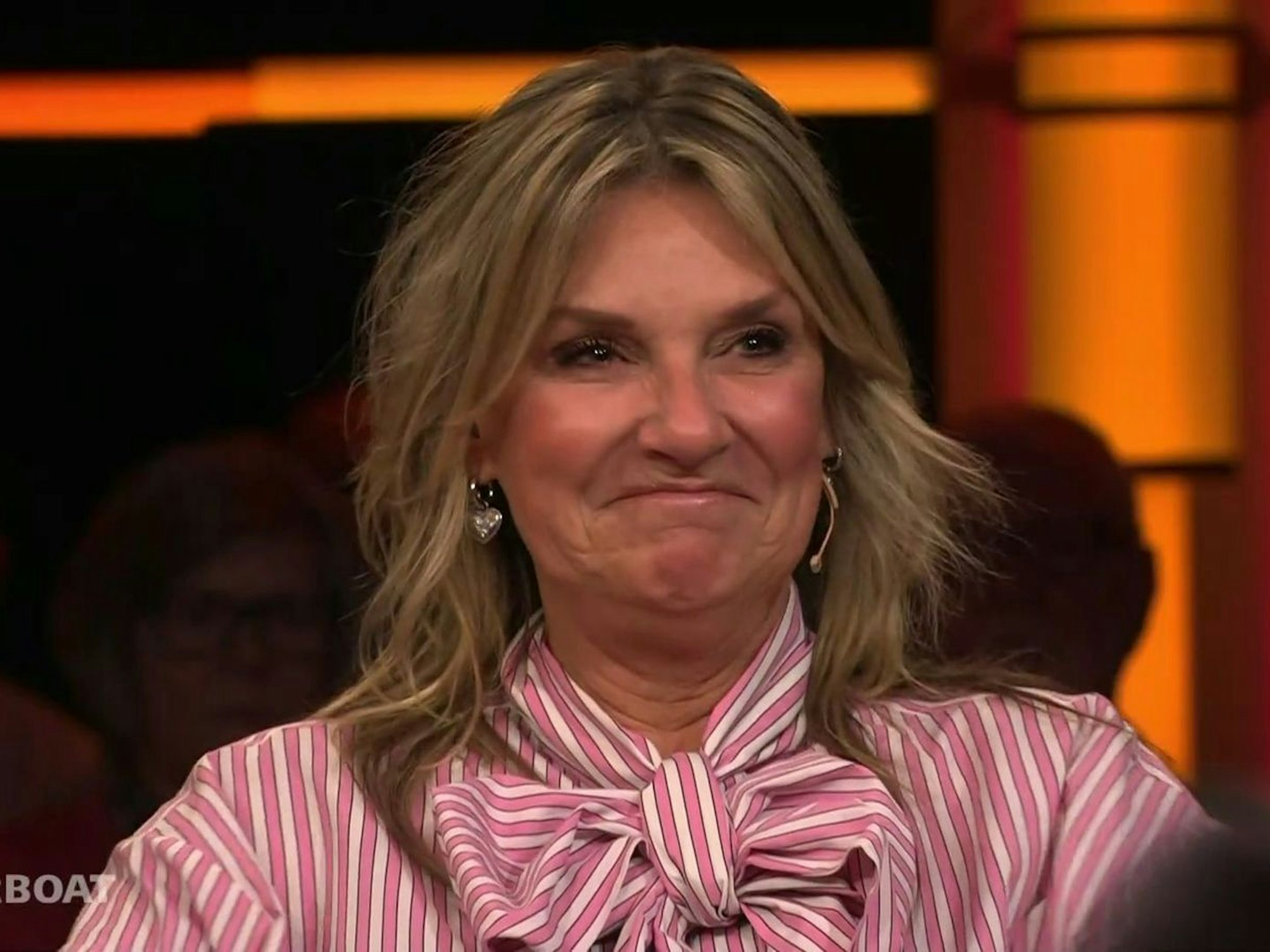 Kim Fisher trauert um einen „Riverboat“-Kollegen. (Bild: MDR)