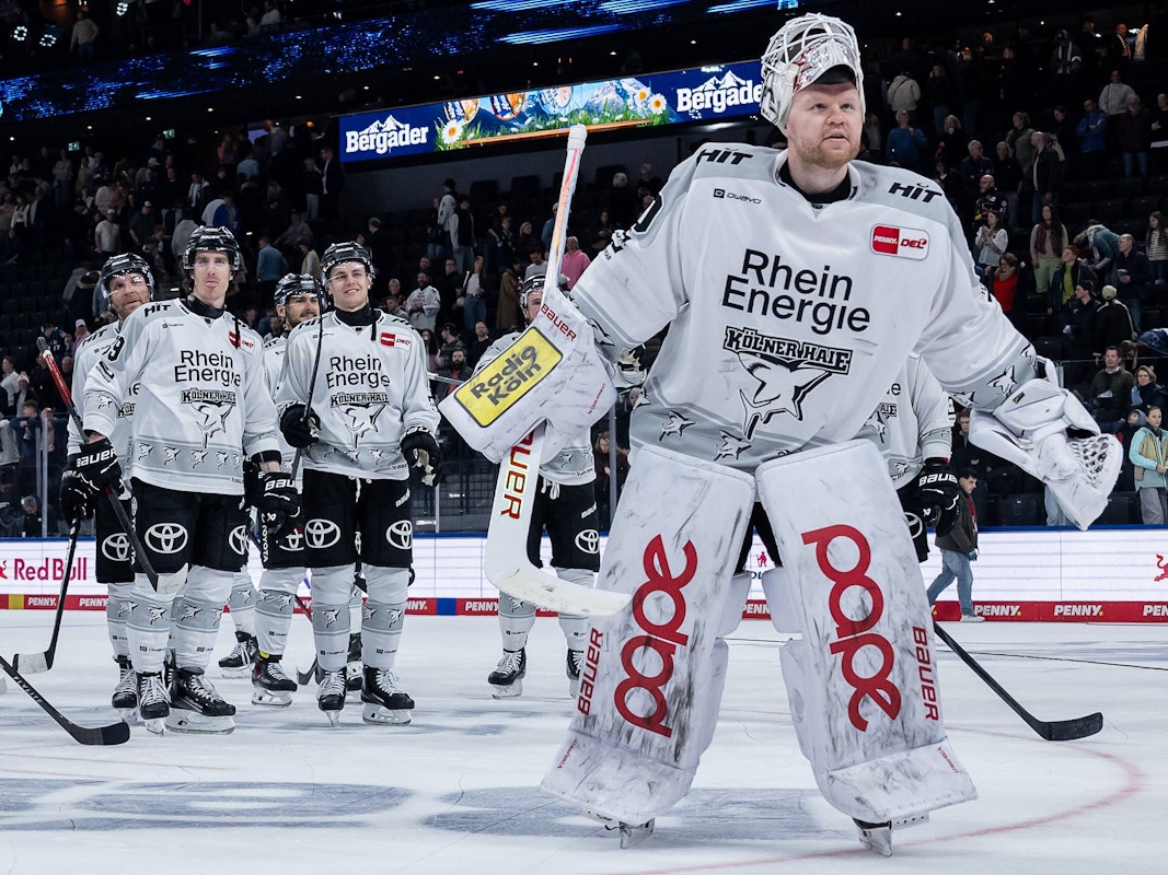 Janne Juvonen wird von Fans und Mitspielern gefeiert.