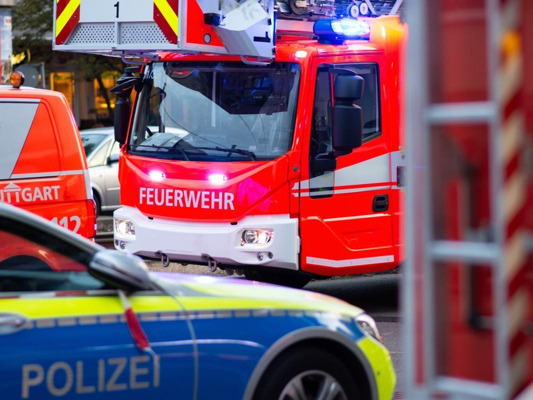 Zwei Autos in Mettmann abgebrannt.