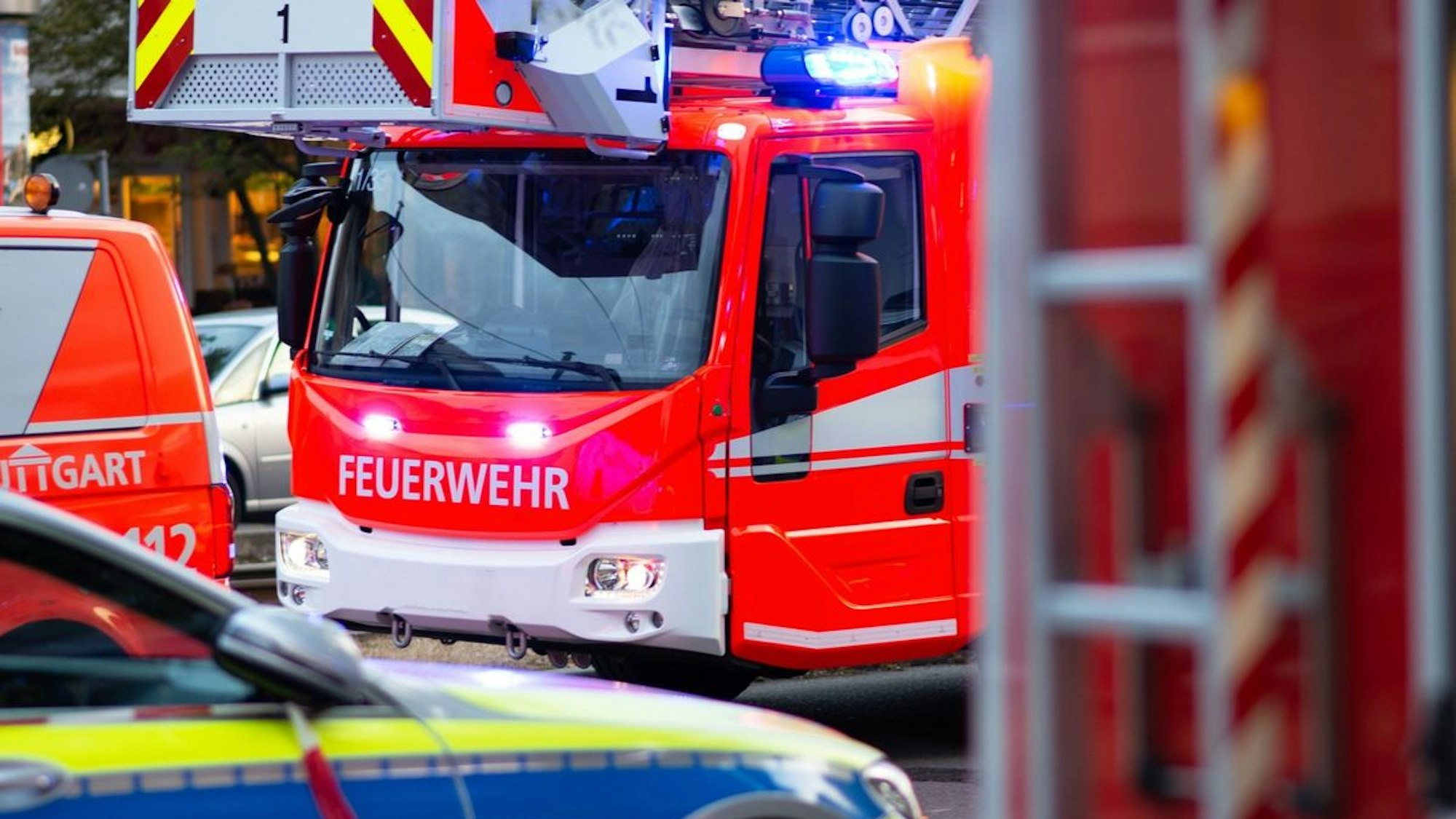 Zwei Autos in Mettmann abgebrannt.