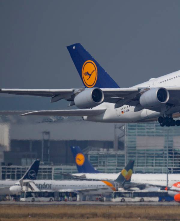 Eine Passagiermaschine vom Typ Airbus A-380 der Lufthansa. (Symbolfoto)
