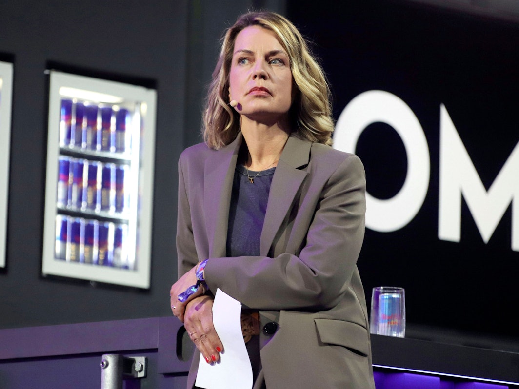 Jessy Wellmer, hier beim OMR Festival 2025 in den Messehallen Hamburg, hadert mit einem Verbot des Senders.