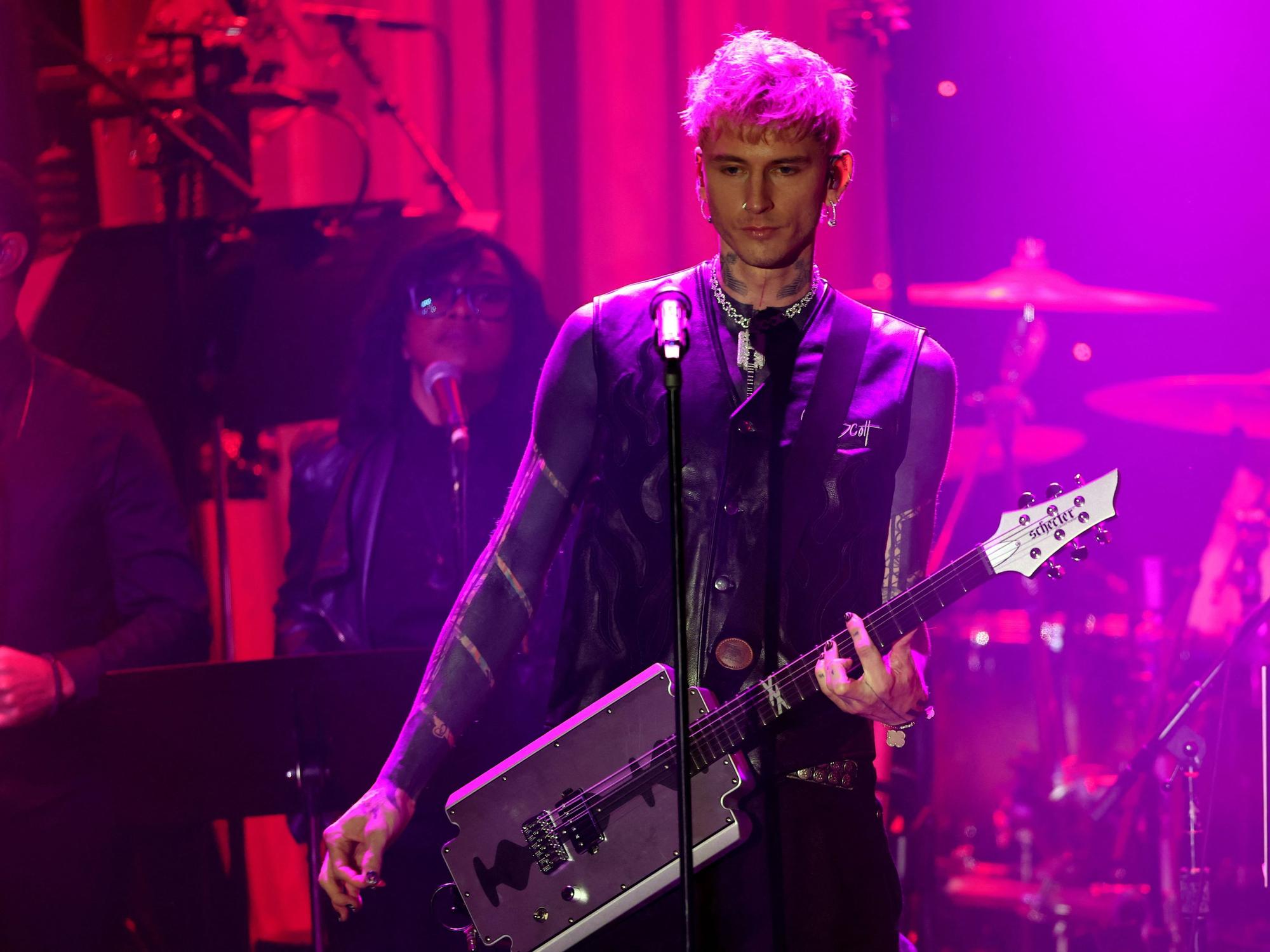 Rapper Machine Gun Kelly tourt mit seiner „Lost Americana“-Tour durch Europa und machte Station in der Kölner Lanxess Arena (Archivfoto).