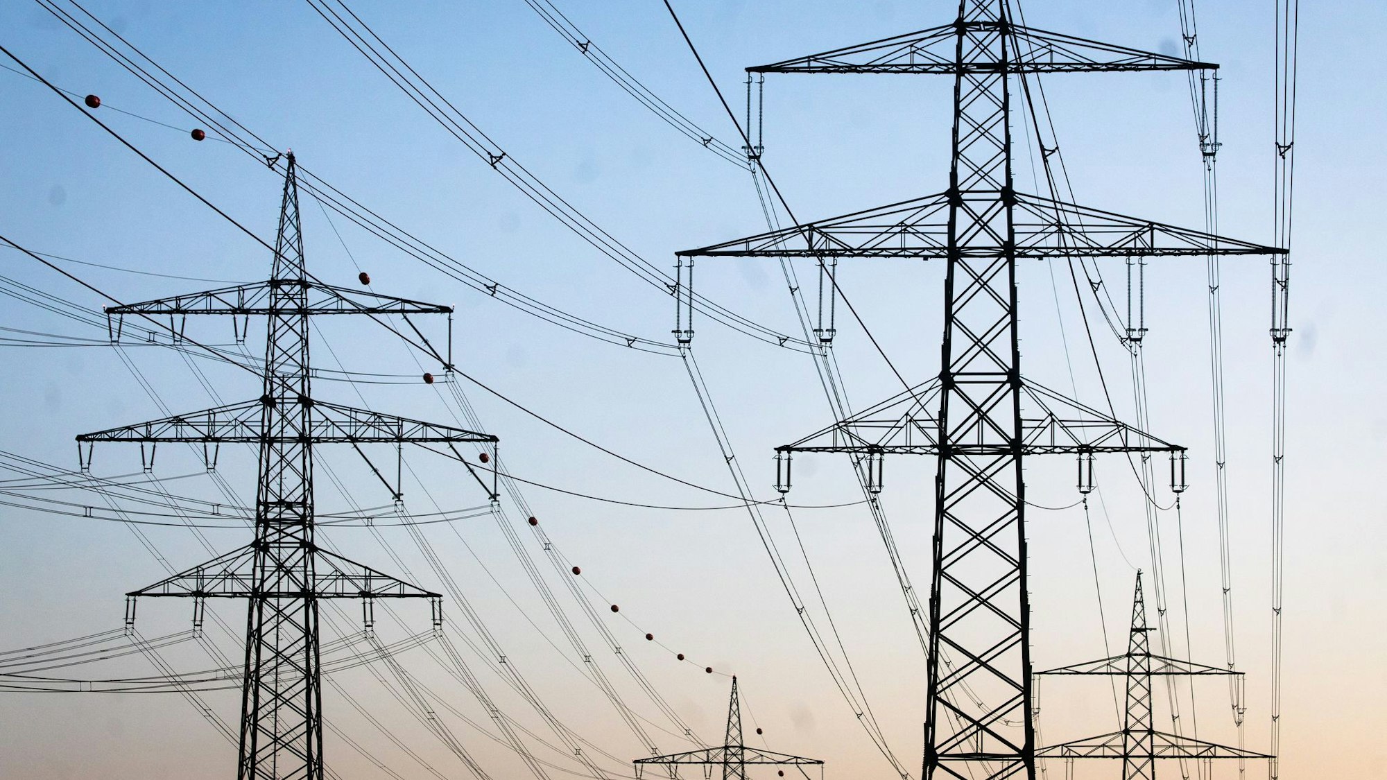 Der Stromausfall hat NRW-weit Auswirkungen. (Symbolbild)