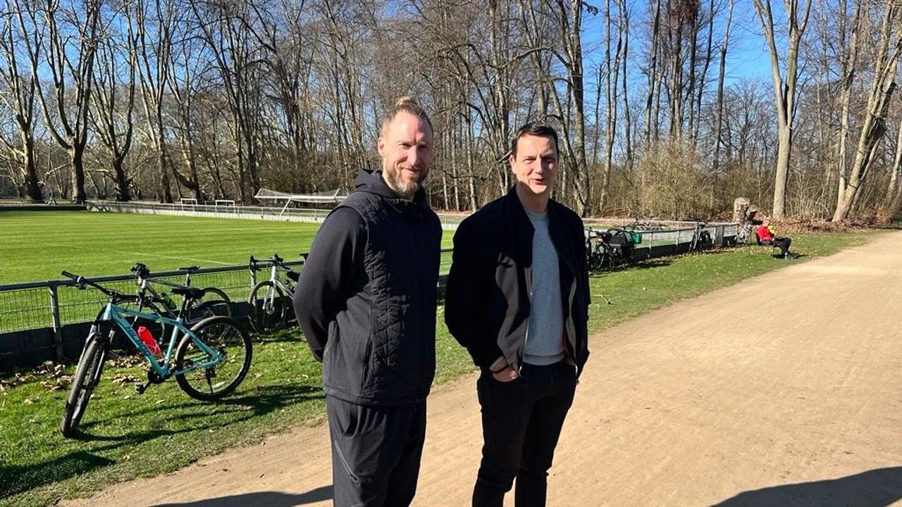 Arne Greskowiak und Ulf Sobek am 3. März 2026 am Geißbockheim.