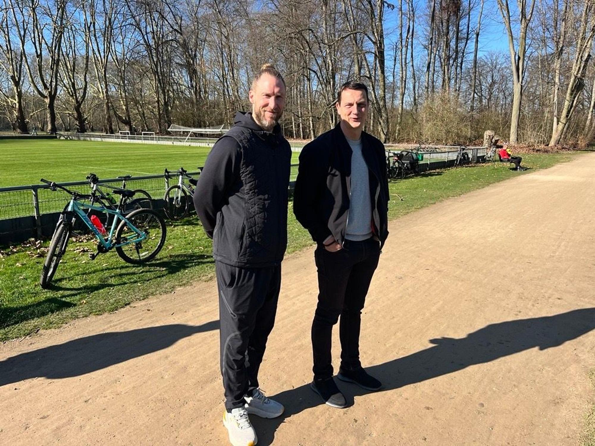 Arne Greskowiak und Ulf Sobek am 3. März 2026 am Geißbockheim.
