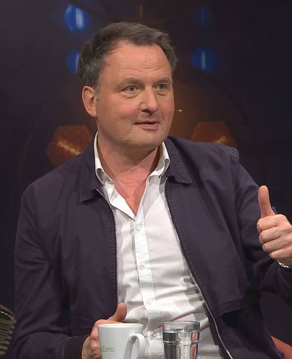Thomas Wagner gestikuliert bei Sky, als es um den 1. FC Köln geht.