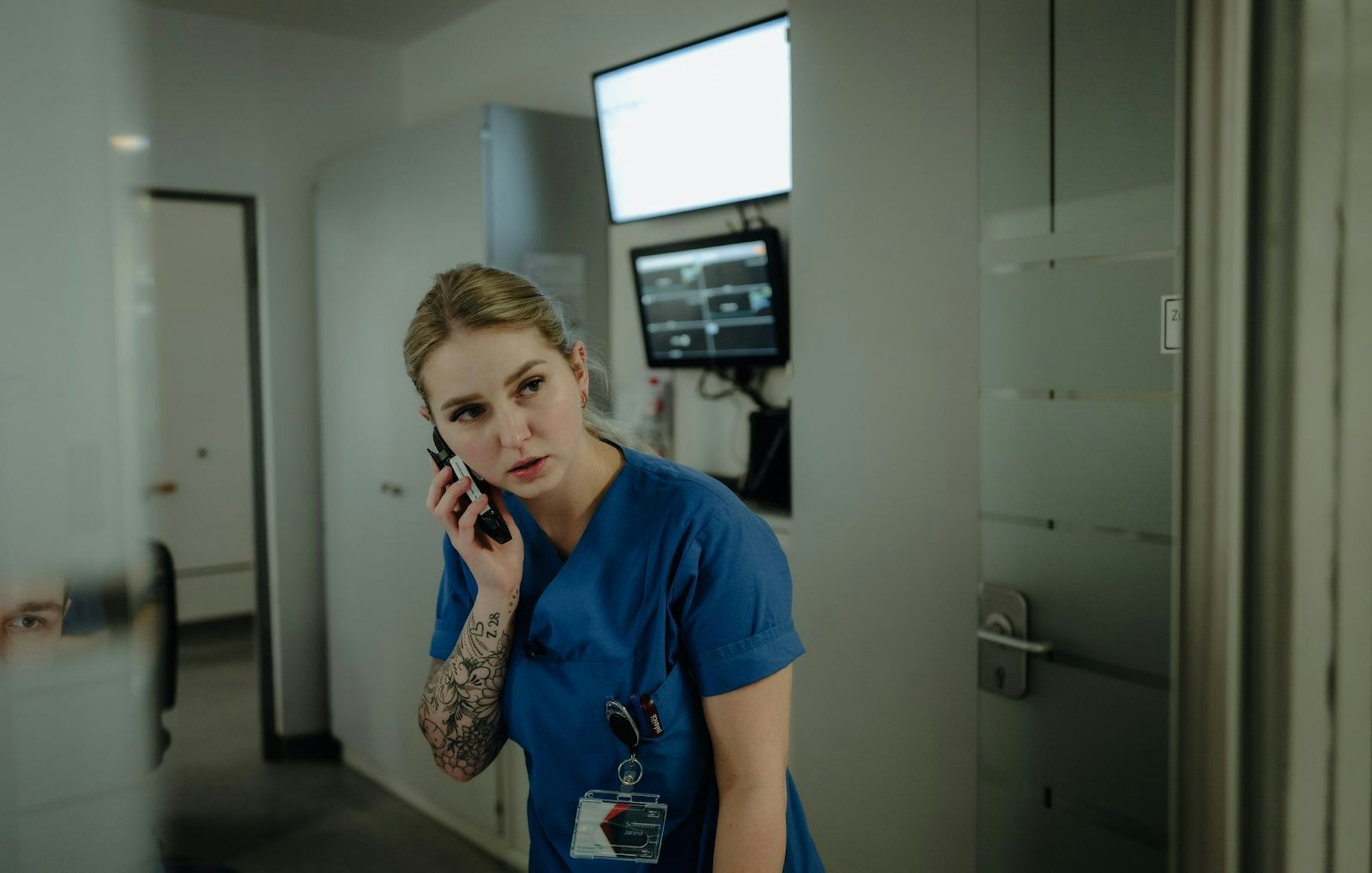 Janina Buhe ist Krankenschwester in Wriezen und schätzt die ländliche Umgebung. (Bild: ZDF/Andreas Pein)