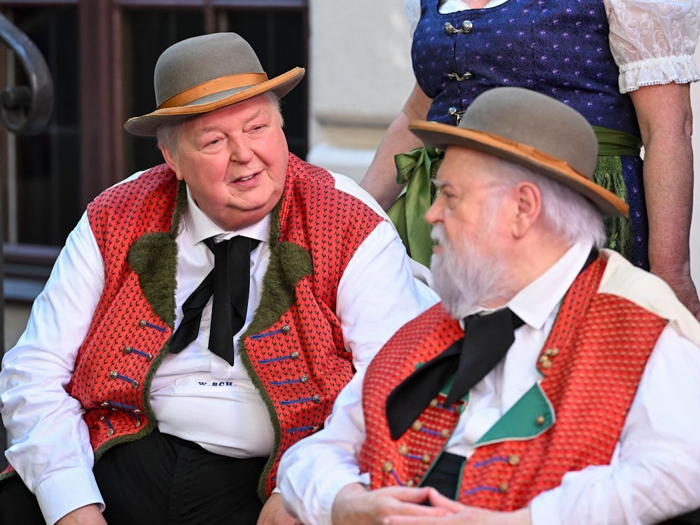 Wildecker Herzbube Wolfgang Schwalm (71, links) tritt in Zukunft mit dem TV-Koch Mirko Reeh auf. Er ist der Neffe von Wilfried Gliem (79, rechts). (Bild: 2025 Getty Images/Hannes Magerstaedt)