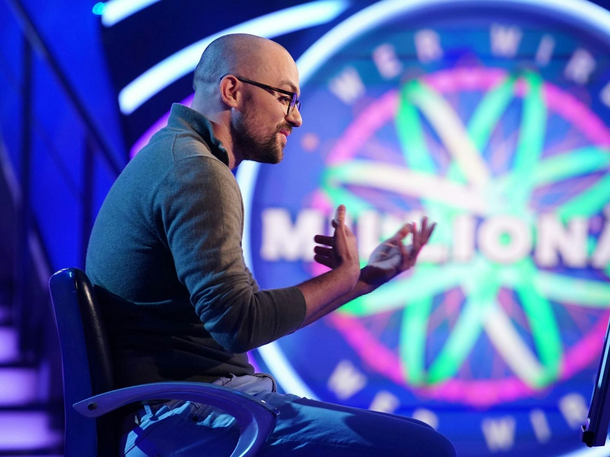 Über Chrestien Delonges Namen stolperte Jauch. Der Kandidat selbst stolperte über die 125.000-Euro-Frage. (Bild: RTL / Stefan Gregorowius)