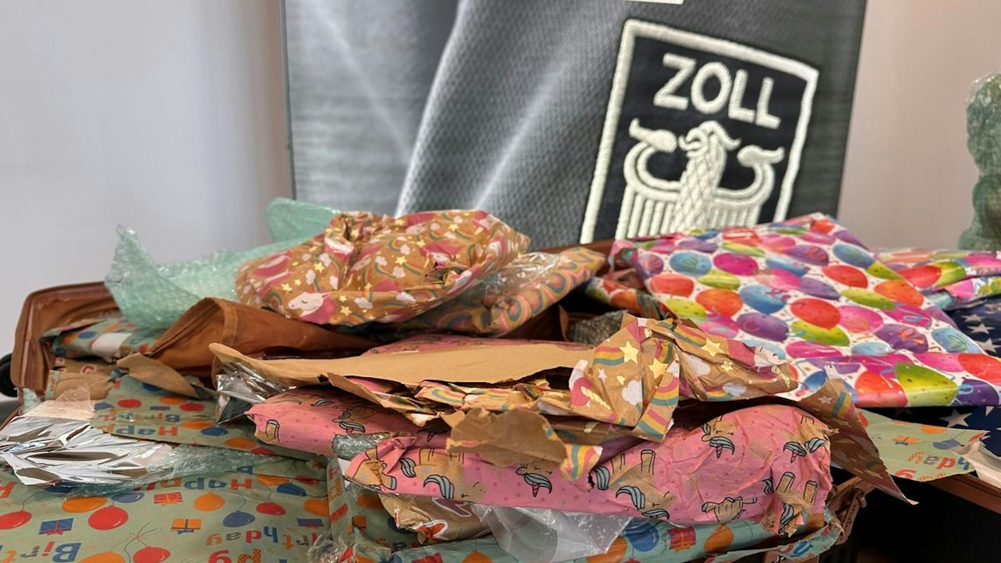 Kölner Zoll findet Drogen in Gartenzwergen und Taxi.