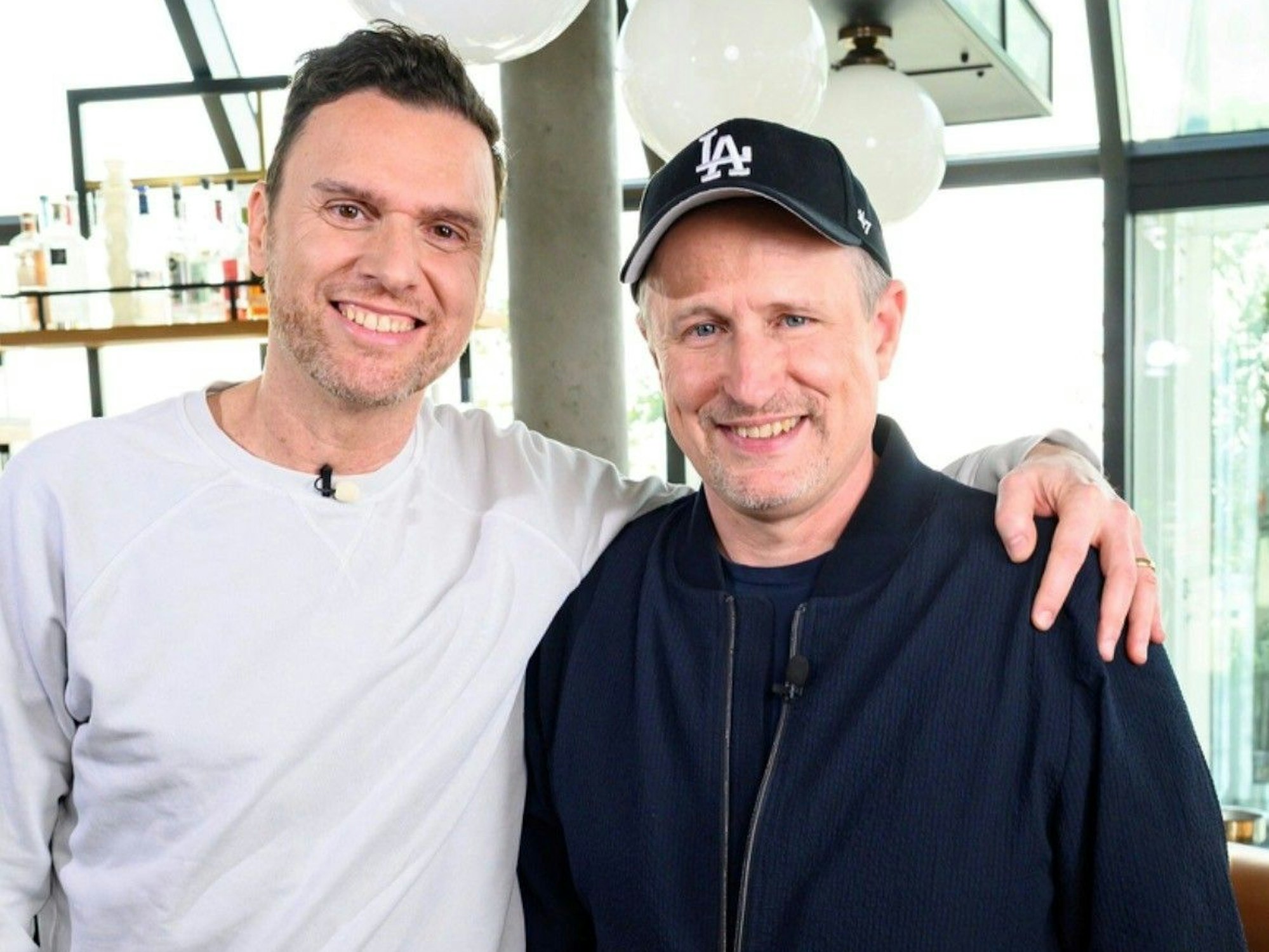 Die 1Live-Moderatoren Olli Briesch und Michael Imhof.