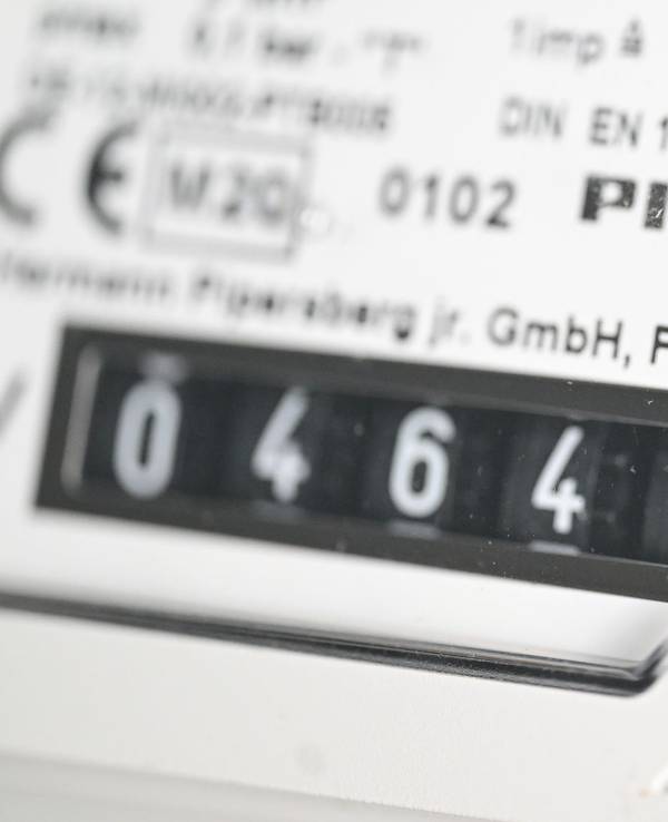 Ein Gaszähler in einem Wohnhaus