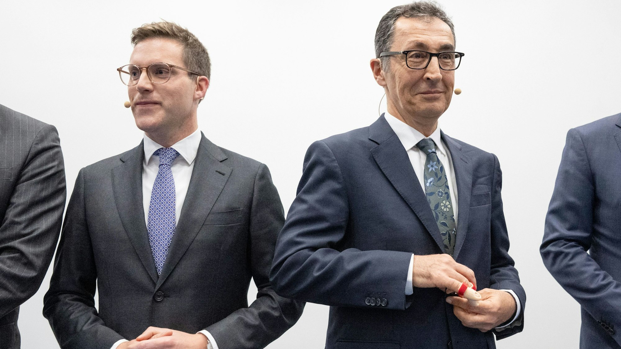 Die Spitzenkandidaten zur Landtagswahl in Baden-Württemberg sind Manuel Hagel (CDU, l.), und Cem Özdemir (Bündnis 90/Die Grünen). Özdemir ist jetzt von einem Kölner CDU-Mitglied diffamiert worden. (Archivbild)