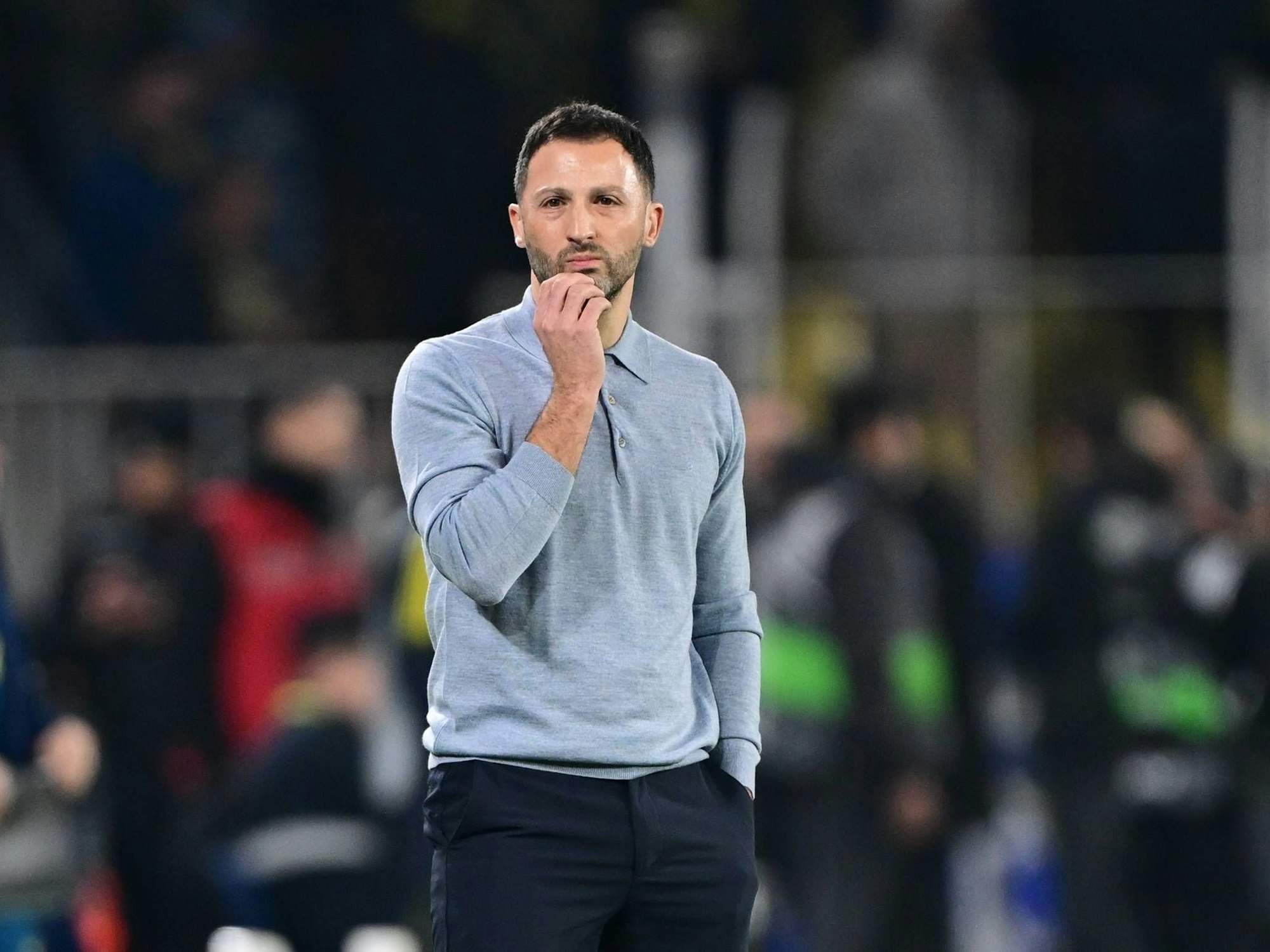 Domenico Tedesco steht an der Seitenlinie.