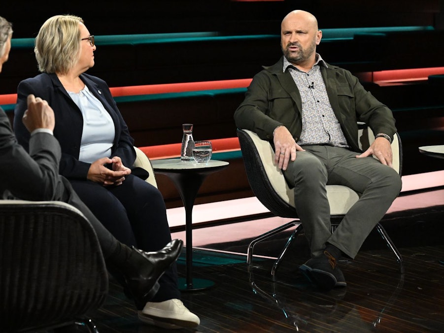 Veteran Andreas Rückewoldt machte kein Geheimnis daraus, dass seine Kriegseinsätze auch sein Familienleben beeinflusst haben. (Bild: Cornelia Lehmann / ZDF)