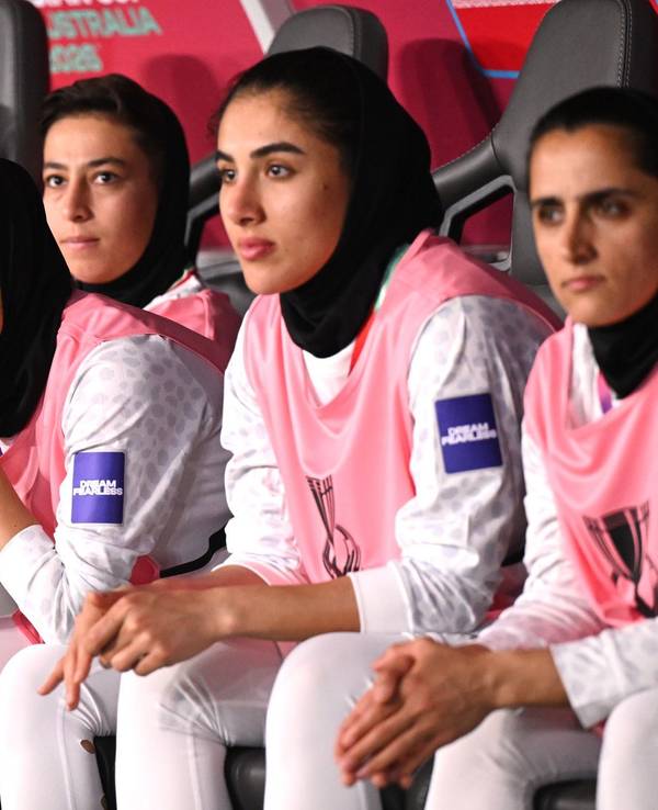 Iran-Krieg - Irans Fußballerinnen schweigen bei Nationalhymne
