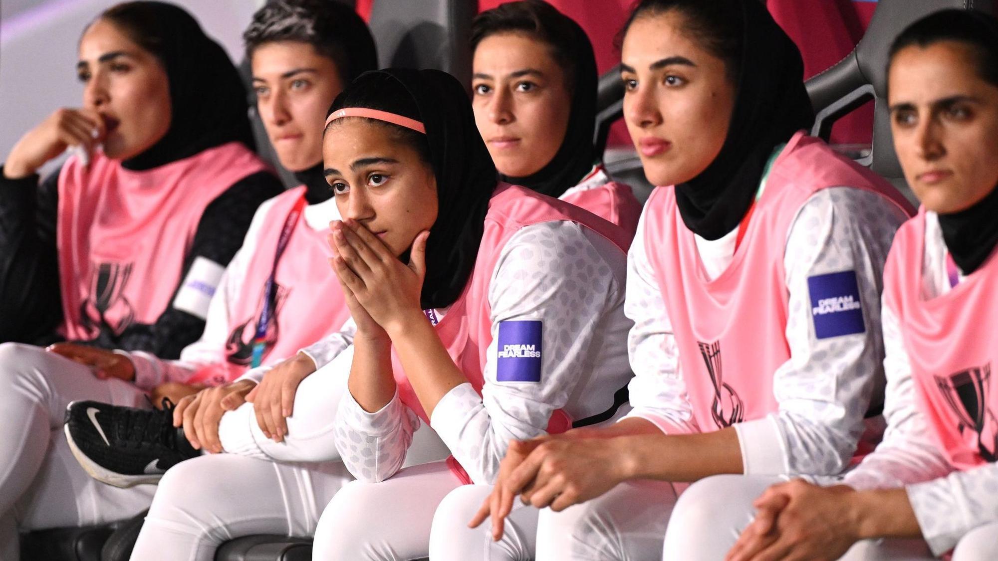 Iran-Krieg - Irans Fußballerinnen schweigen bei Nationalhymne