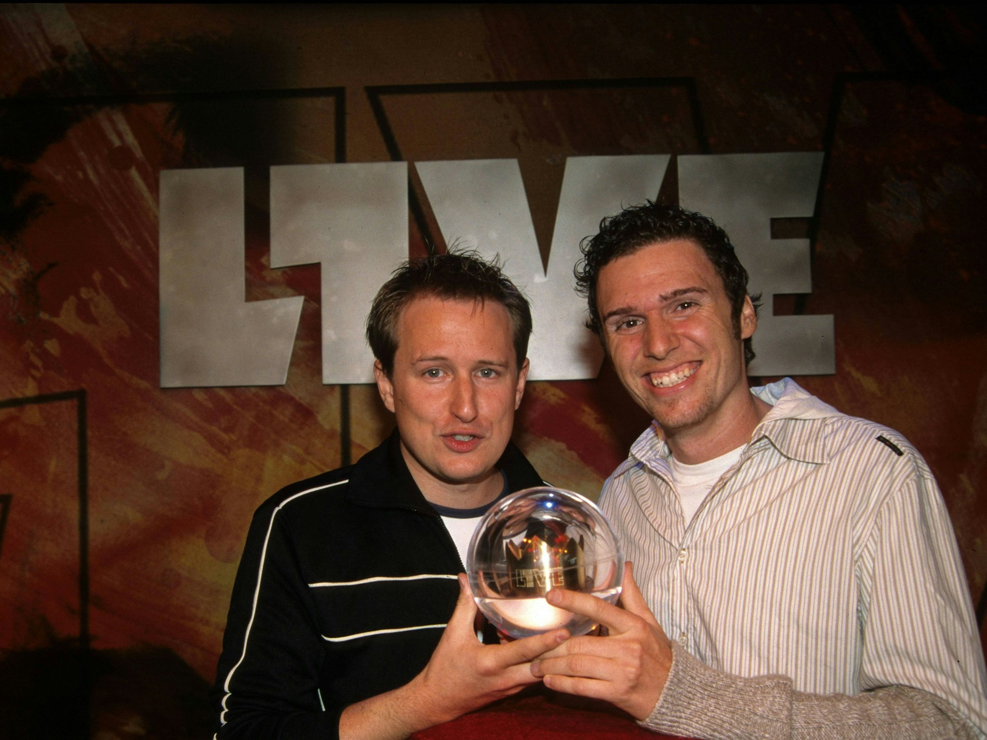 Die 1Live-Moderatoren Michael Imhof und Olli Briesch mit der 1Live-Krone.