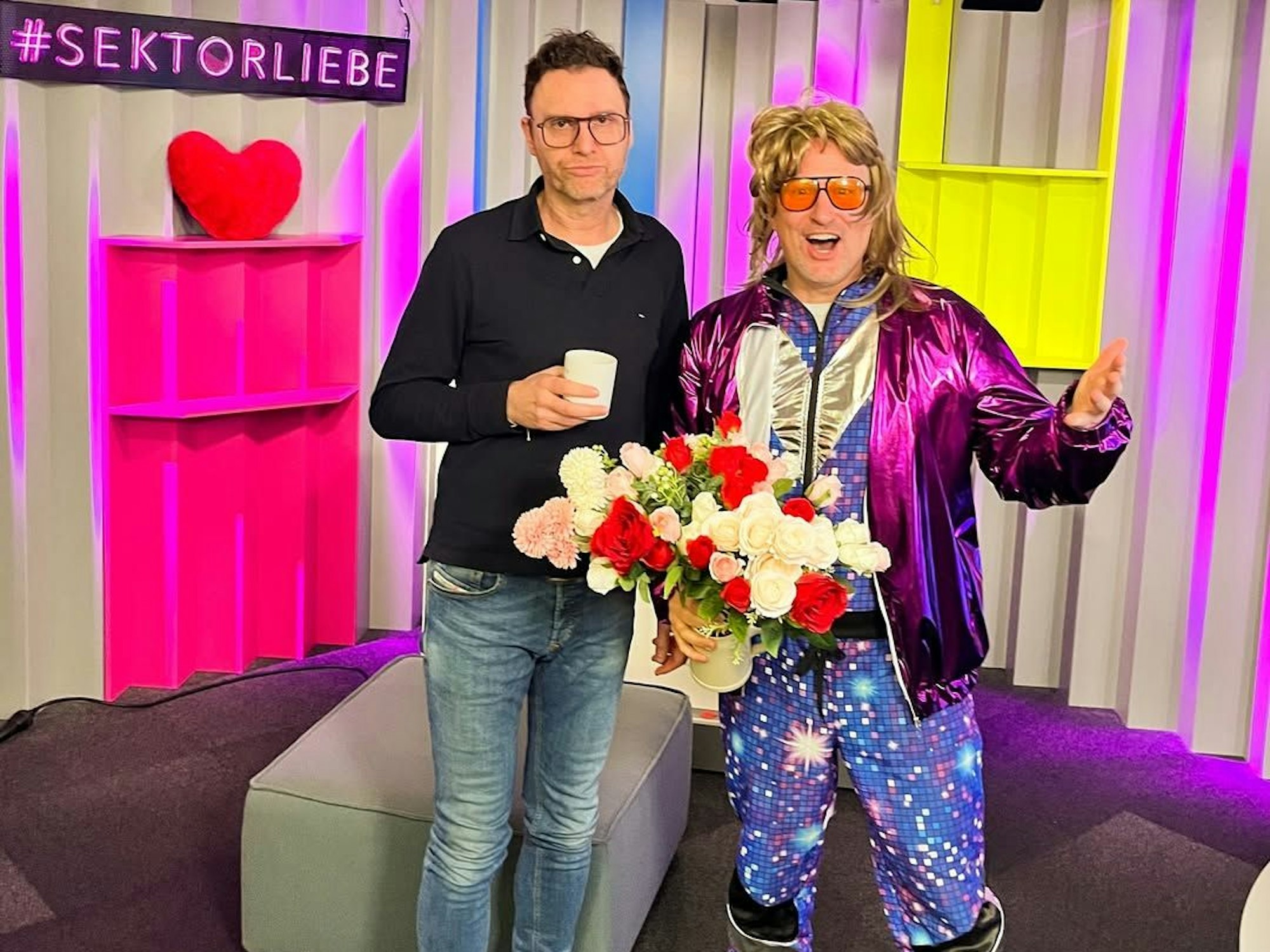 Michael Imhof mit dem kostümierten Olli Briesch im Studio.