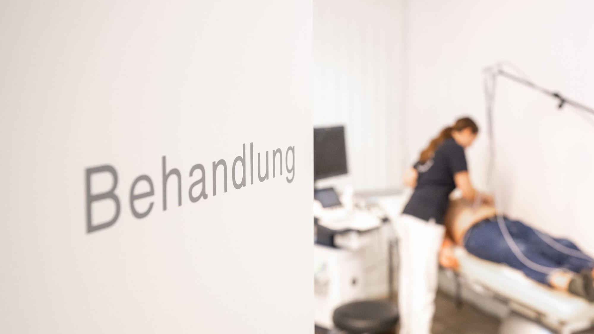 Behandlungszimmer einer Hausarztpraxis