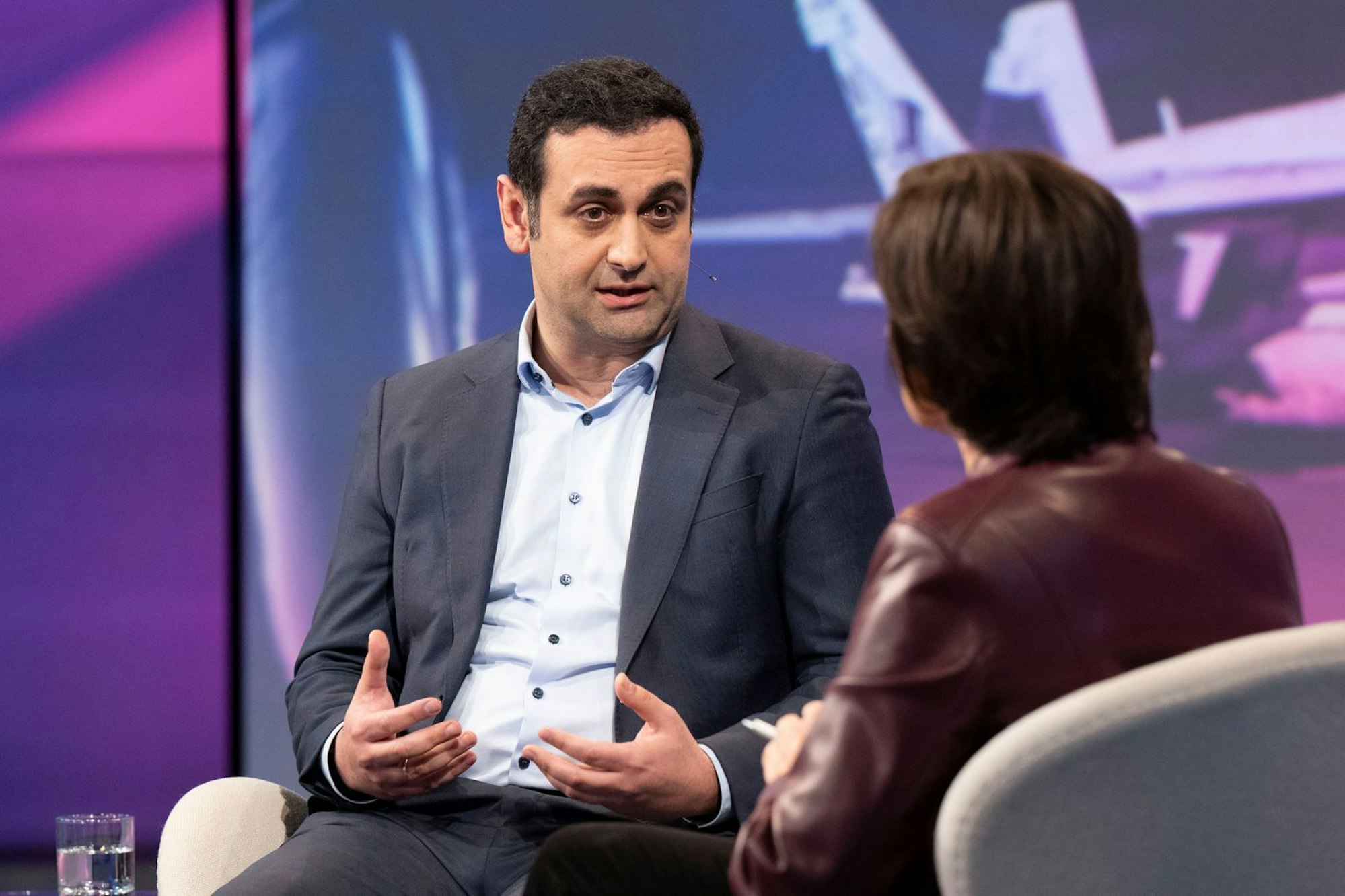 Auch FDP-Generalsekretär Bijan Djir-Sarai war bei Maischberger zu Gast. (Bild: WDR/Melanie Grande)