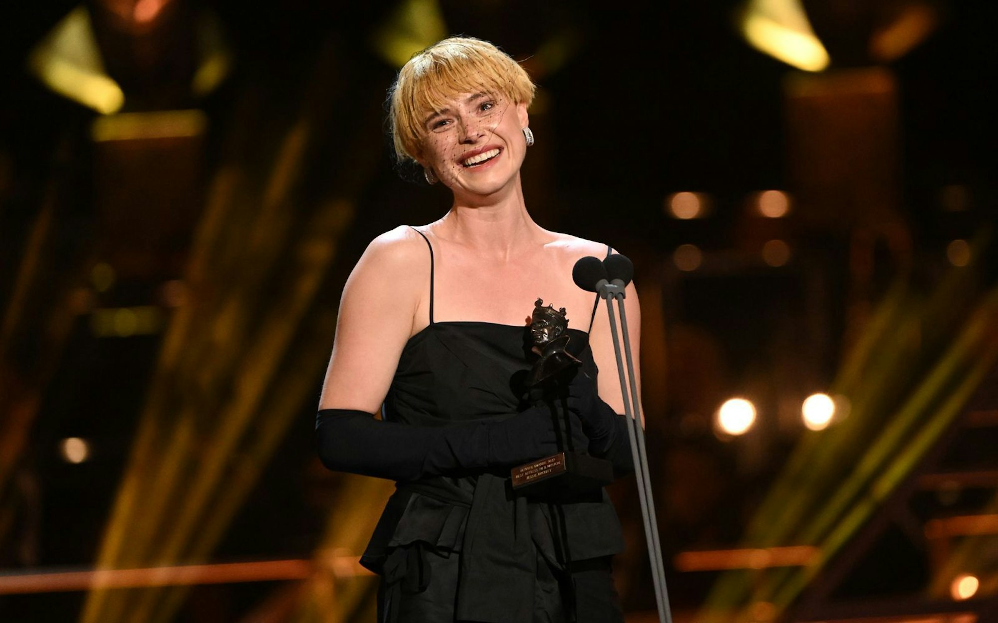 Auch auf der Bühne erfolgreich: Für ihre Performance als Sally Bowles in einer Neuinszenierung des Musicals „Cabaret“ (2021) wurde Buckley ausgezeichnet. (Bild: 2022 Getty Images/Jeff Spicer)