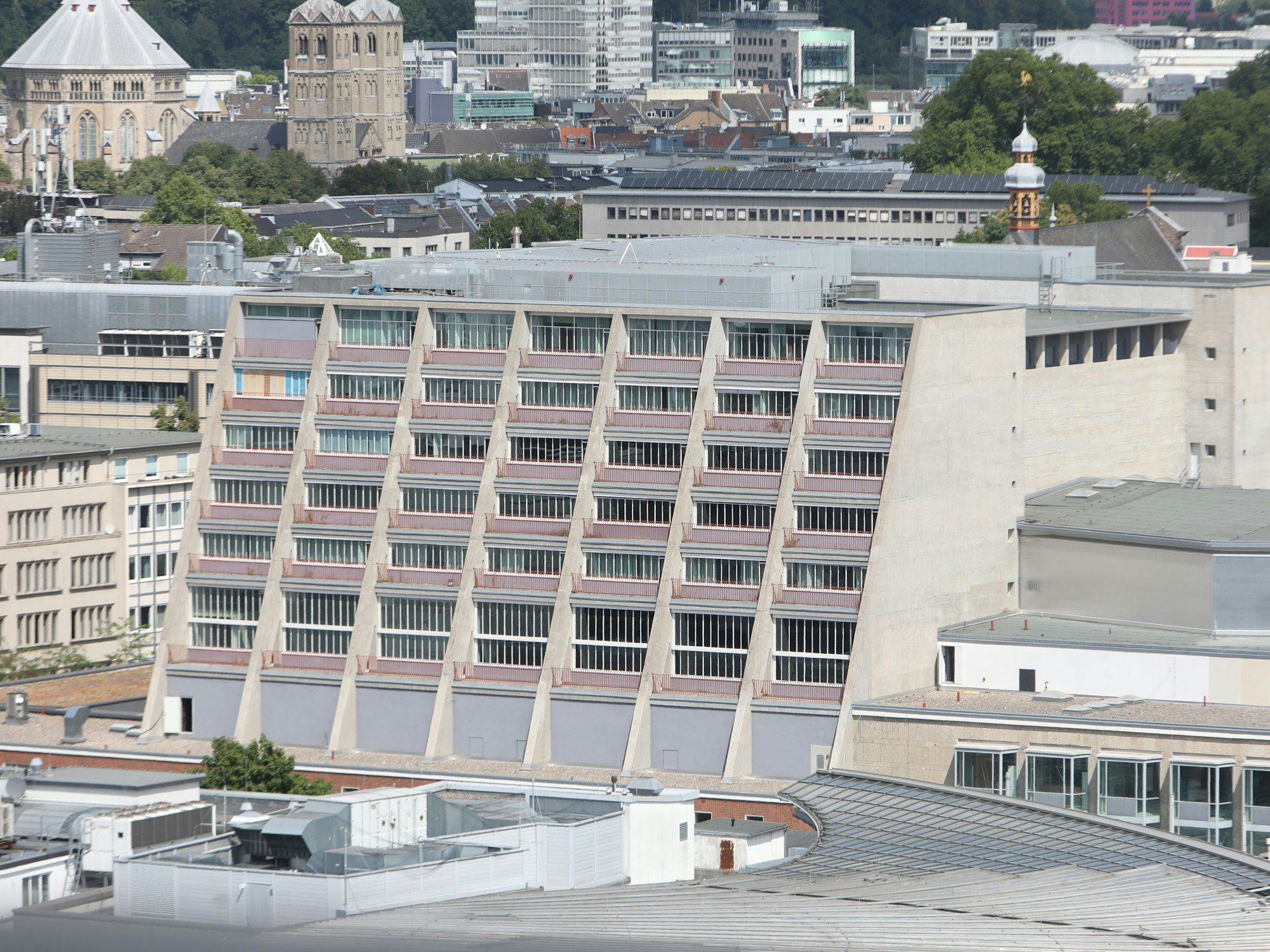 Eine Übersichtsaufnahme auf die Kölner Oper. Foto: Arton Krasniqi