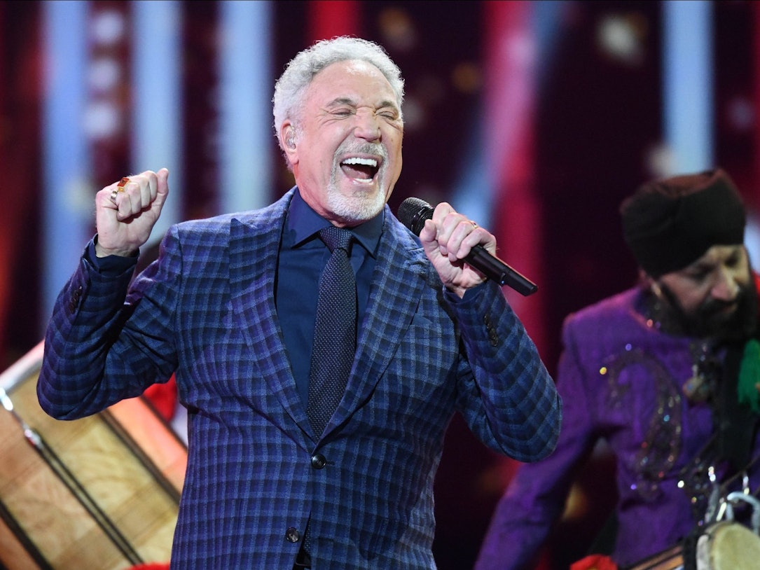 Tom Jones singt in der Royal Albert Hall.