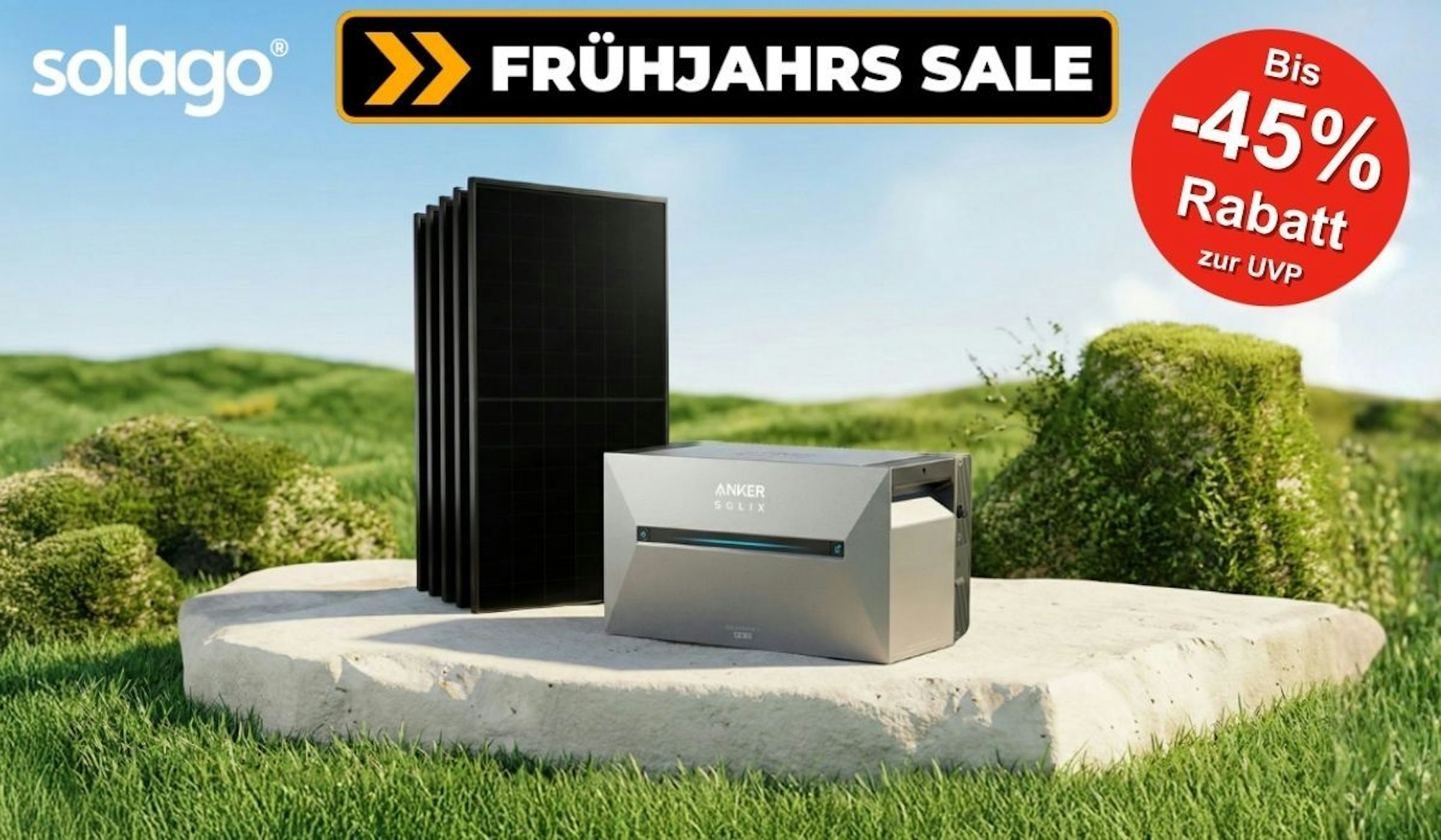 Vor einer grünen Grasfläche und einem hellblauen Himmel steht auf einer Steinplatte ein Balkonkraftwerk bestehend aus Solarpanelen und einem Anker Solix 3 Pro Speicher.