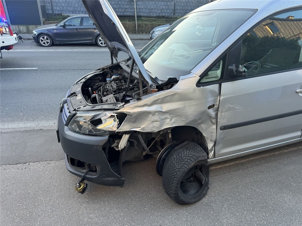 Drei Autos bei Verkehrsunfall in Wülfrath beschädigt.
