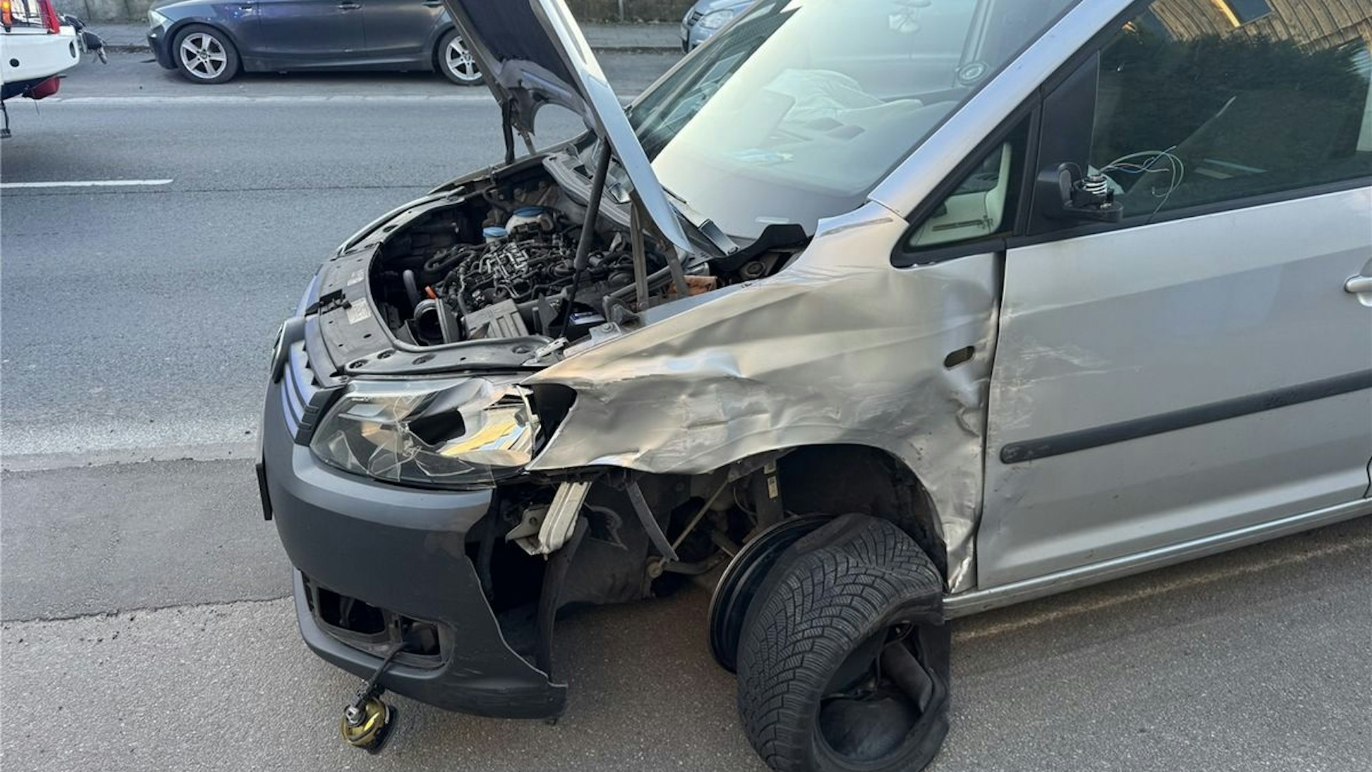 Drei Autos bei Verkehrsunfall in Wülfrath beschädigt.