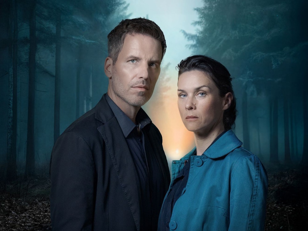 „In ewiger Freundschaft“ heißt der zuletzt gesendete ZDF-“Taunuskrimi“. Tim Bergmann spielt darin erstmals mit seiner neuen Partnerin Kathrin von Steinburg. (Bild: ZDF/Andrej Vasilenko)