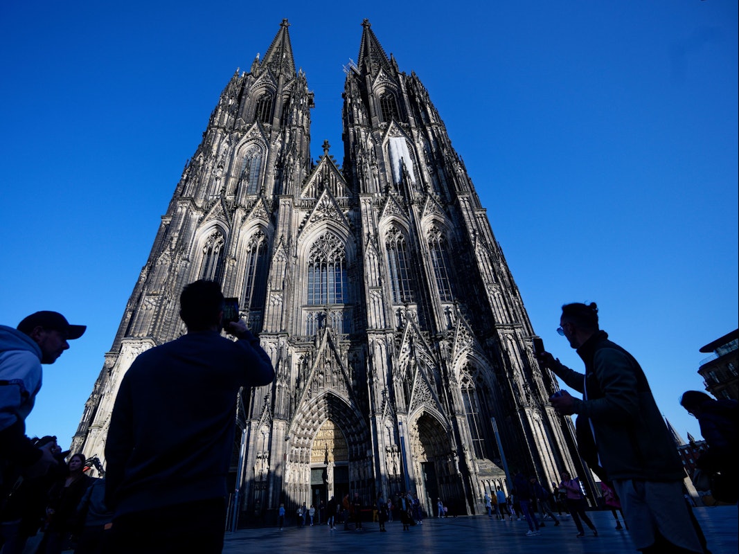 Der Kölner Dom kostet Touristen künftig Eintritt.