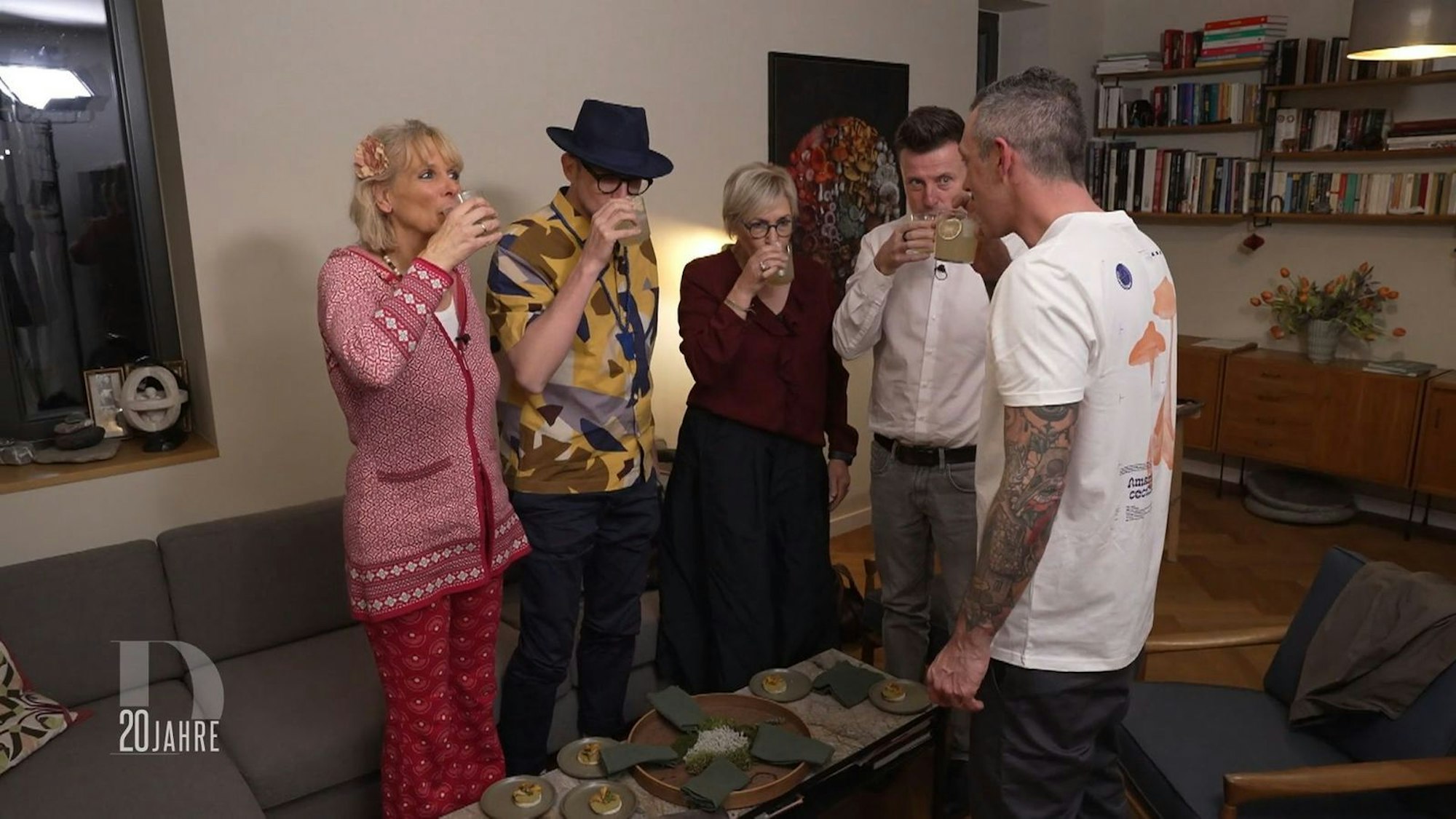 Ob Gunni, Ees, Katrin und Eik (von links) der Steinpilz-Sour schmeckt?
(Bild: RTL)