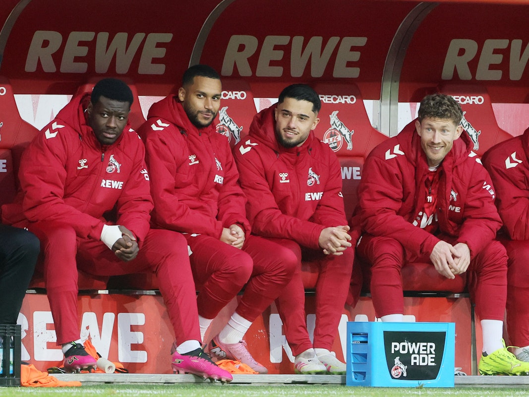 Linton Maina, Jusuf Gazibegovic und Florian Kainz auf der FC-Bank