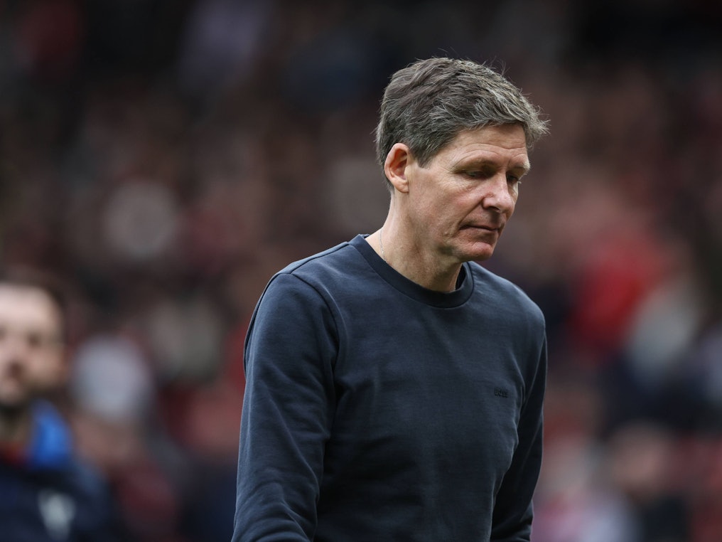 Trainer Oliver Glasner bei einem Spiel von Crystal Palace im Stadion.
